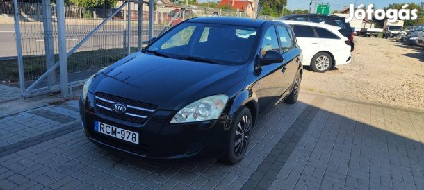 KIA CEE'D 1.6 CRDi LX Plus igényes belső. téli...