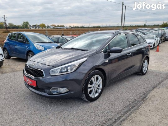 KIA CEE'D SW 1.6 CRDI Limitált Prémium 3 év kit...