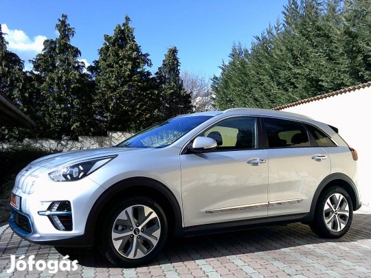 KIA Niro e-Niro 64kWh Gold Karambolmentes!Végig...