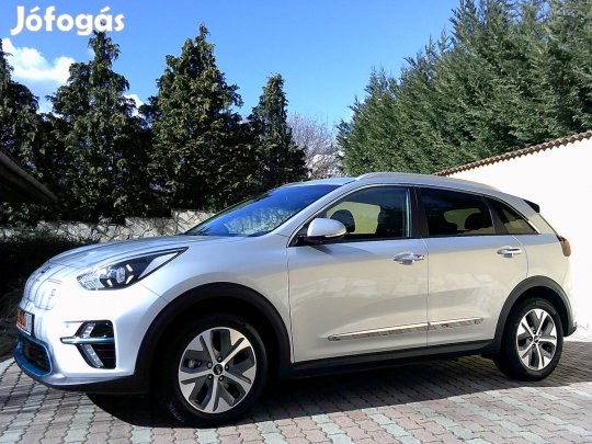 KIA Niro e-Niro 64kWh Gold Karambolmentes!Végig...