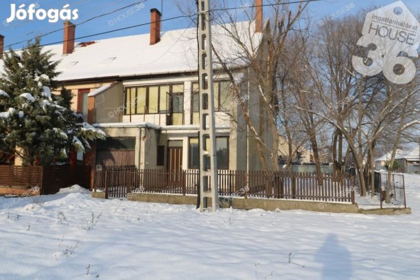 KISKŐRÖSÖN, FELÚJÍTANDÓ SORHÁZI LAKÁS ELADÓ!