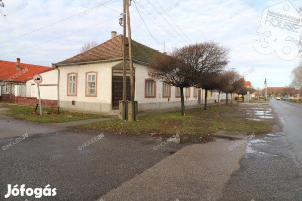 KISKUNHALASON, k.b 150 m2-es, FELÚJÍTANDÓ HÁZ ELADÓ!