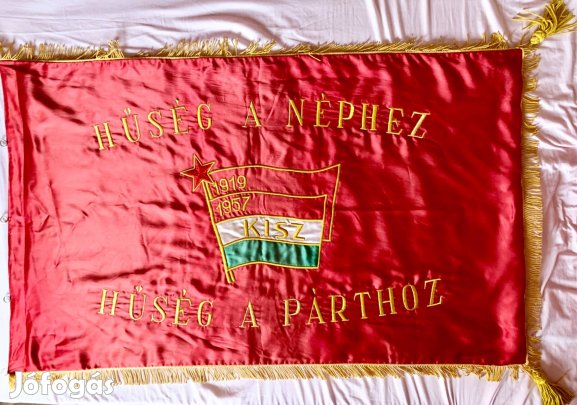 KISZ-zászló az 1980-as évekből