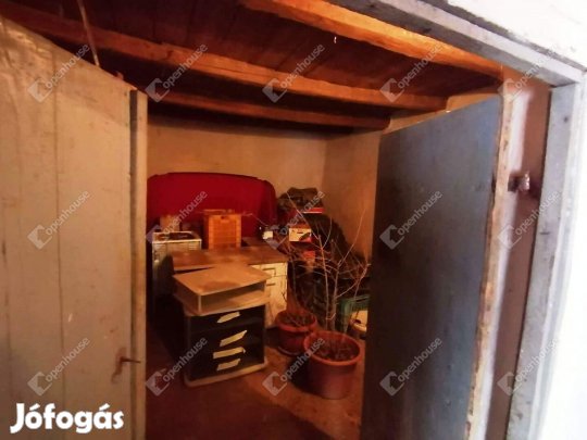 KIVÁLÓ ELHELYEZKEDÉSŰ HEGYI INGATLAN PACSÁN  BALATON KÖZELÉBEN!