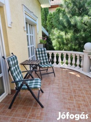 KIVÁLÓ LOKÁCIÓ  INTIM KERT  IGÉNYES CSALÁDI HÁZ!