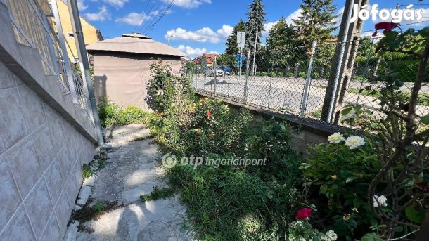 KIVÉTELES LEHETŐSÉG PÁPA EGYIK LEGKERESETTEBB UTCÁJÁBAN!