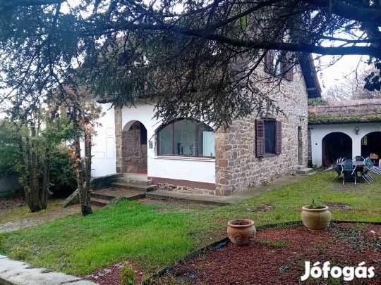 KIiadó tihanyi nyaraló, panorámával a Belső-tóra!