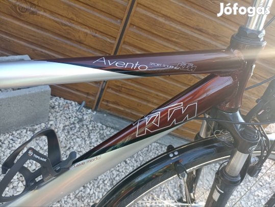 KTM Avento Plus Trekking kerékpár.