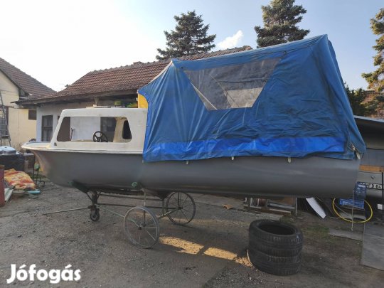 Kabinos csónak eladó!