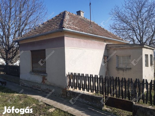 Kacorlaki 40 nm-es ház eladó