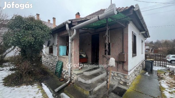 Kács Fő út, 68m2, 2 szobás, összkomfortos családi ház