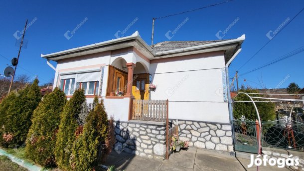 Kácson a Bükk ölelésében 3+2 szobás családi ház eladó!