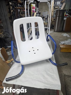 Kád szék, három lábú járóbot, járóbot, járókeret eladó