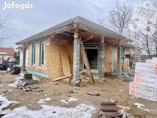 Kadafalva határán, a Határ út közelében új családi ház eladó!