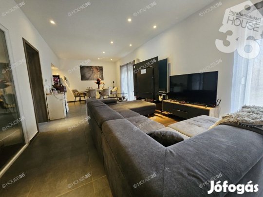 Kadafalvi fiatal sorház, garázzsal, beállóval bútorozva eladó!