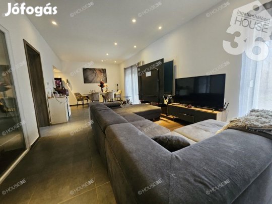 Kadafalvi fiatal sorház, garázzsal, beállóval bútorozva eladó!