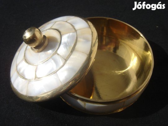 Kagyló berakással díszített ékszerdobozok  átmérője   7cm