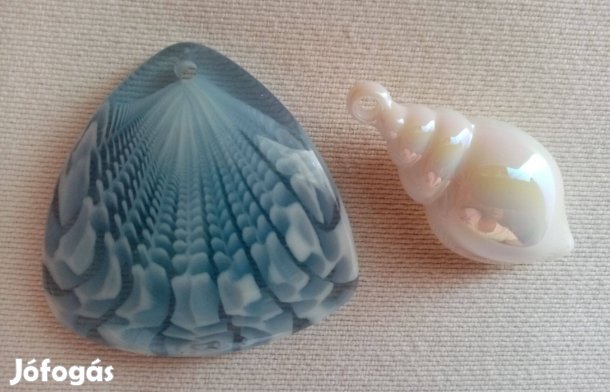 Kagyló és csiga medál / 2 db akril függődísz