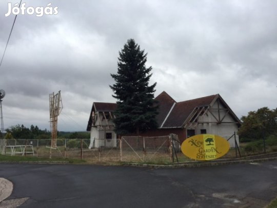 Kajászó, M7 parkoló út, 320 m2-es, egyéb üzlethelyiség, átlagos