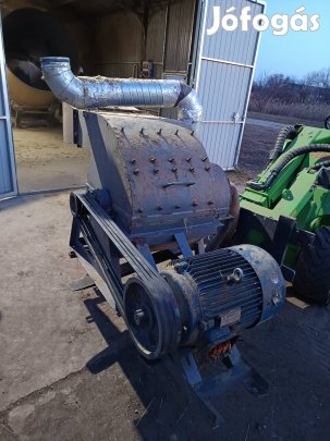 Kalapácsos daráló