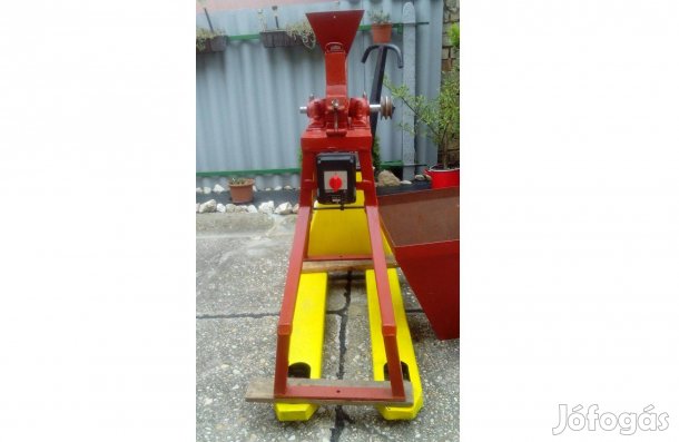 Kalapácsos terménydaráló