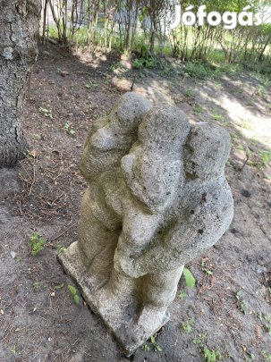Kalló Viktor mészkő szobor 