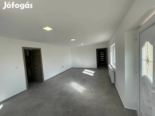 Kállósemjén központjában felújított családi ház eladó!