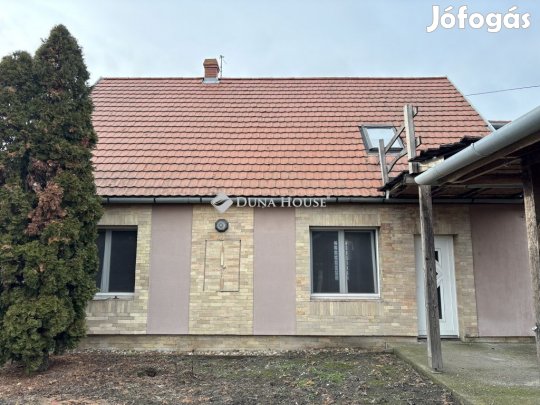 Kalocsai 157 nm-es ház eladó