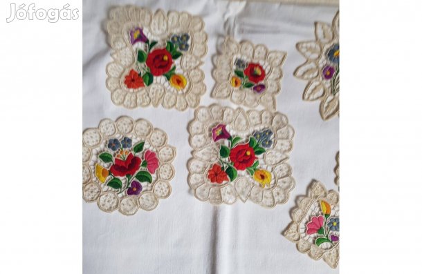 Kalocsai hímzett terítők 7 db