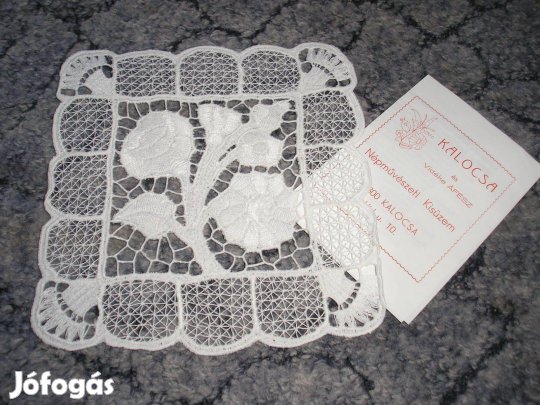 Kalocsai hófehér kézzel hímzett fehér riseliő terítő 15x15 (szögletes)