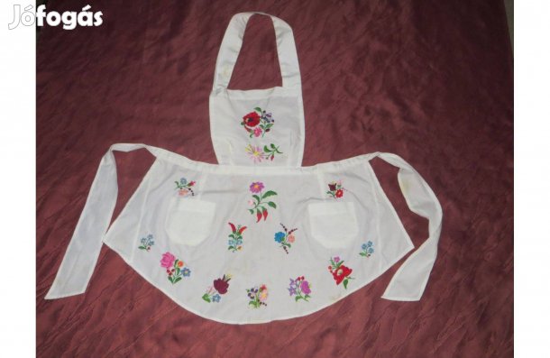 Kalocsai mintával kézzel hímzett kötényt 1980-s évekből