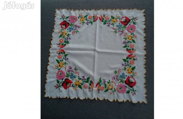 Kalocsai motívumos dús hímzésű terítő kézi hímzés nem színező pamut