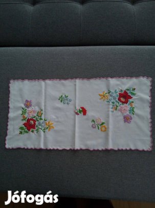 Kalocsai motívumos terítő, asztali futó, kézi hímzés nem színező pamut