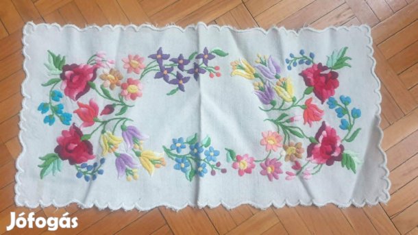 Kalocsai új, hímzett terítő eladó