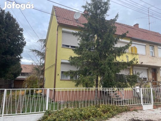 Kalocsán kétszintes lakóház több célra hasznosítható melléképülettel