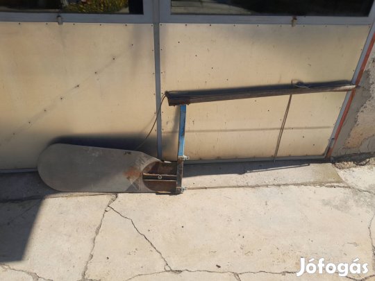 Kalóz vitorlás kormánylapát,  csónak kormánylapát. 