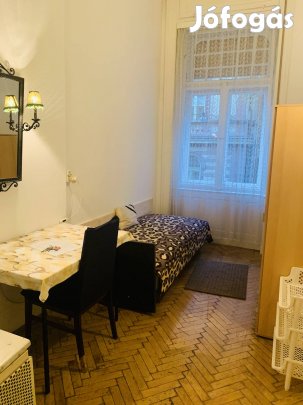 Kálvin térnél Férfi részére szoba kiadó