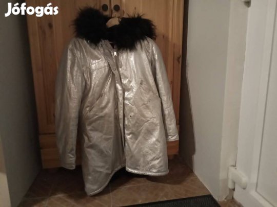 Kályhameleg ezüst kabát M-L