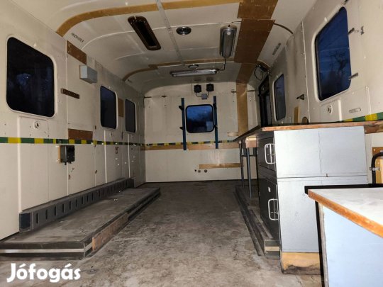 Kályhás fűthető téli nyári menedékház bódé konténerfelépítmény katonai