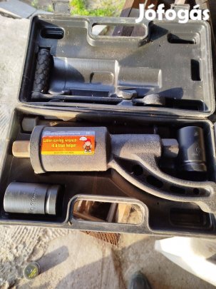 Kamion kerékanya leszedő