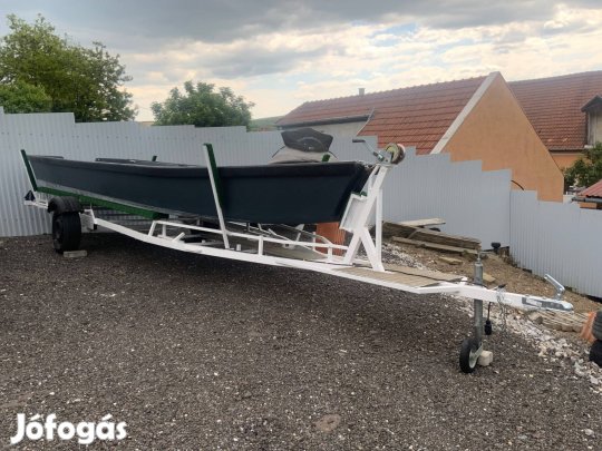 Kampó 6m műgyantás csónak rendszám nélküli szállítóval eladó