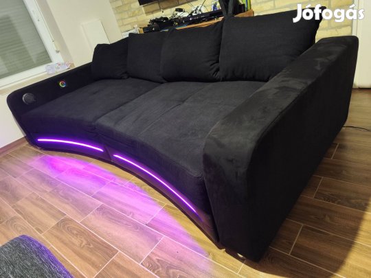 Kanapé , led és bluetooth
