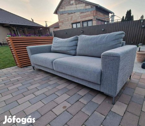 Kanapé , szürke színben 