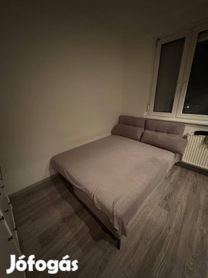 Kanapé ágy diszparnákkal