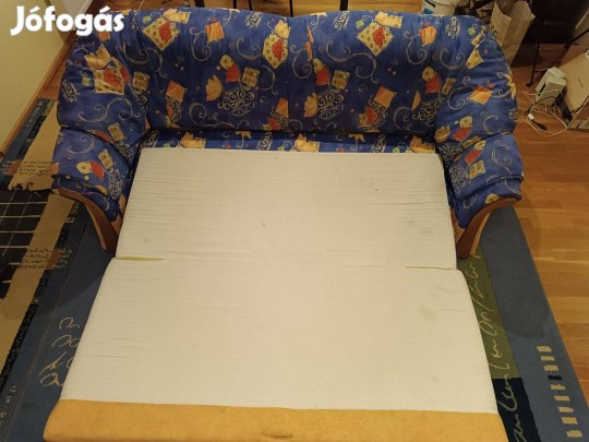 Kanapé ágy eladó. Masszív darab