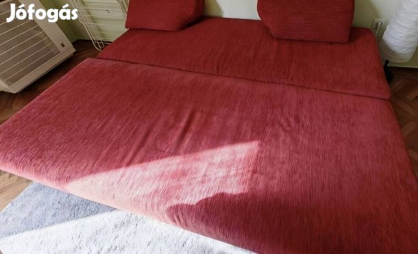 Kanapé ágyazható.Szép állapotban.