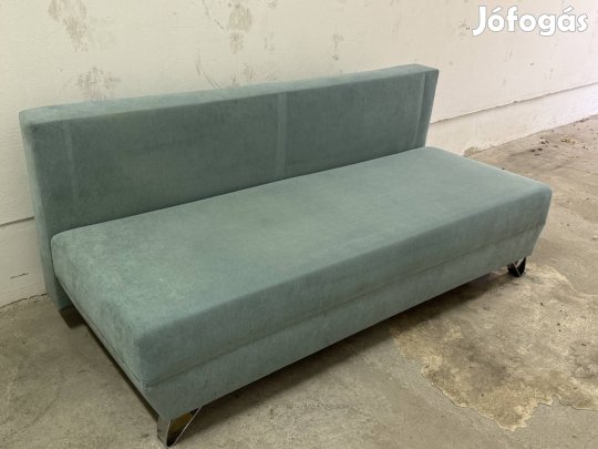 Kanapé ágyneműtartóval