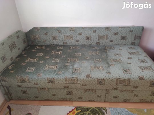 Kanapé ágyneműtartóval 