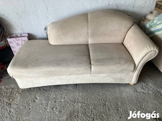 Kanapé bézs színű