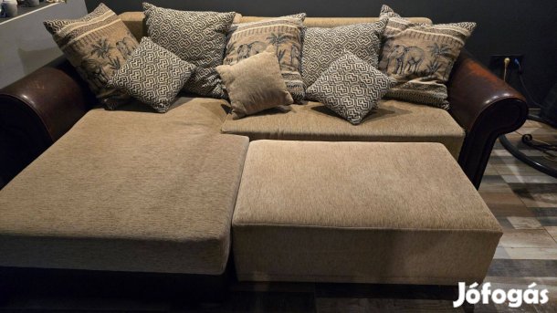 Kanapé díszpárnákkal